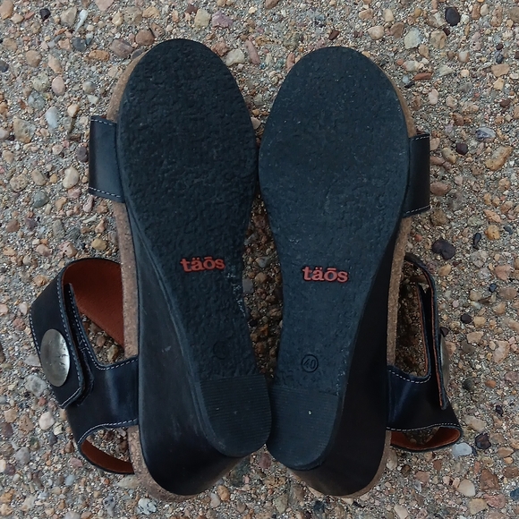 Taos Carousel 2 black leather wedge heel sandals w/ silver hardware womens - Picture 7 of 9